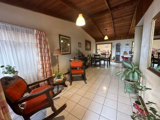 CASA EN VENTA, ESCAZÚ, Cod#23-3298 en Escazú, San José — $95,000,000