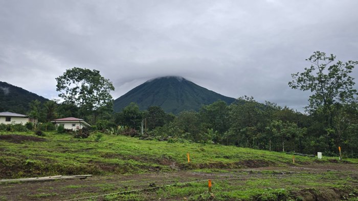 Quintas y Lotes de 1,000m2 con Super Vista al Volcán in La Fortuna, San Carlos, Alajuela — ₡ 75 000 000 - Photo 2 of 10