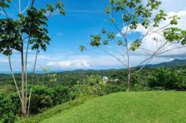 Venta de hermosa Casa en Alajuela  en Desamparados, Alajuela — $231,000