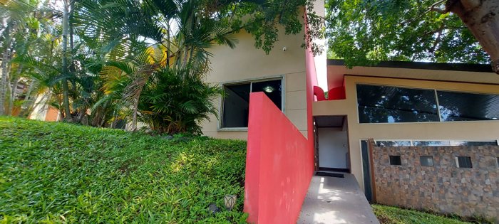 Casa amplia con estilo moderno en Condominio El Cedro en Naranjo in Naranjo, Alajuela — $1,400
