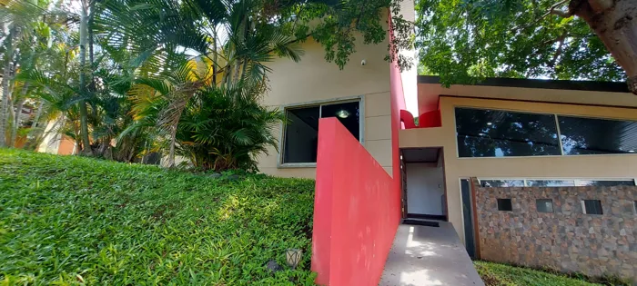 Casa amplia con estilo moderno en Condominio El Cedro en Naranjo in Naranjo, Alajuela — $320,000