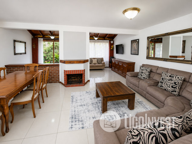 Casa en venta en Lomas de Ayarco Sur   **2247 en Curridabat, San José — $350,000