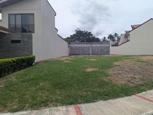 Venta de Lote en Río Oro de Santa Ana. RAH 27-92 en Uruca, San José — $135,000 - Foto 4 de 10