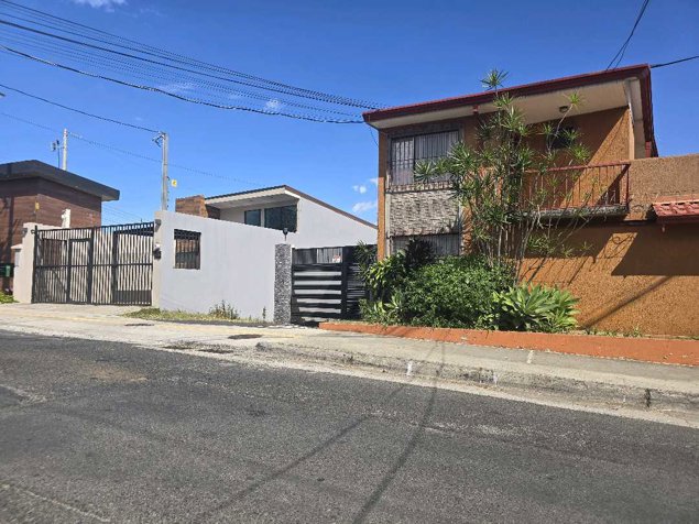 VENTA DE CASA INDEPENDIENTE, UNA PLANTA, SEMINUEVA EN SAN RAFAEL HDIA. in San Rafael, Heredia — ₡ 95 000 000