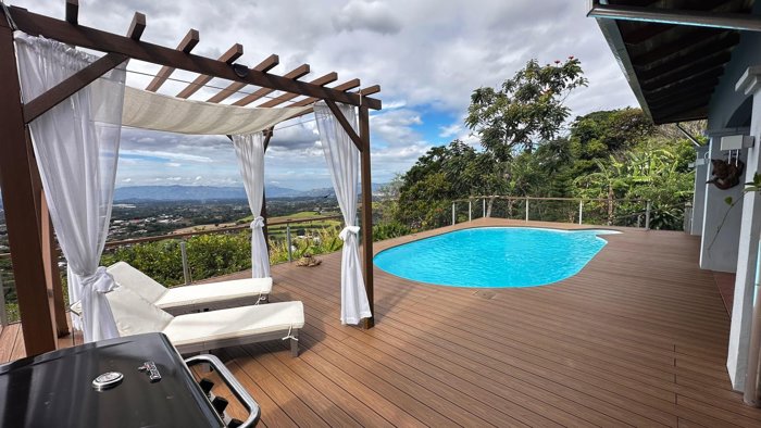 VENTA DE QUINTA CON CASA Y PISCINA, ALAJUELA, SAN PEDRO DE POÁS in San Pedro, Poás, Alajuela — $595,000