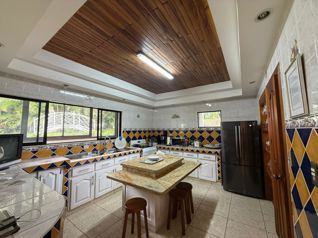 Venta de villa con 20 apartamentos y piscina en San Lorenzo de Heredia #26-545 GS in Barrantes, Flores, Heredia — $3,950,000 - Photo 2 of 9