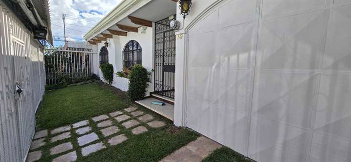 Casa en venta Moravia, Barrio Florencia, una planta con patio in San Vicente, Moravia, San José — ₡ 125 000 000 - Photo 3 of 25