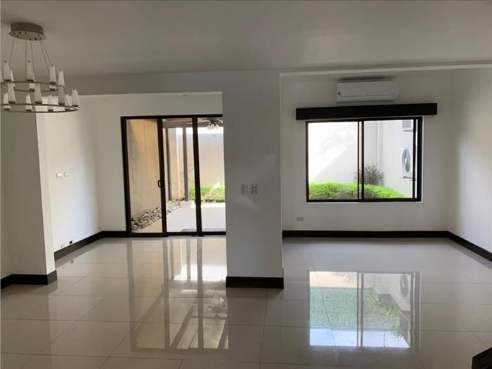 VENTA DE CASA, SANTA ANA, CONDOMINIO PARQUES DEL SOL in Santa Ana, San José — $270,000