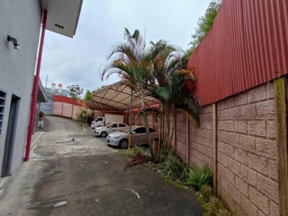 MLS-25-1091 LS VENTA PROPIEDAD CON 4 APARTAMENTOS GUADALUPE SAN JOSE en Guadalupe, Goicoechea, San José — $450,000