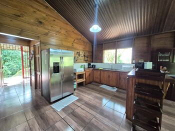 Amplia Casa Campestre con Piscina y Terreno de 1Hectáreas en Santa Elena en Cajón, Pérez Zeledón, San José — $649,999 - Foto 5 de 28