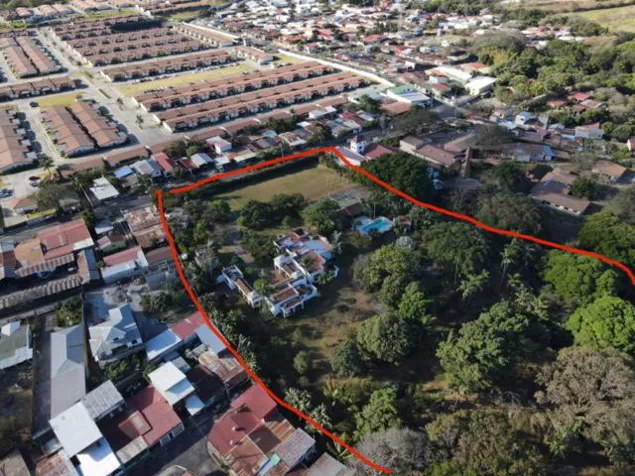 Casa en venta en venta con piscina, cancha tenis plaza de futbol en San Rafael, Alajuela — $1,650,000 - Foto 2 de 67