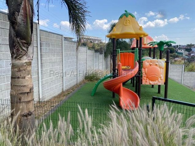 Casa en alquiler en Santo Domingo de Heredia | Condominio con seguridad 24/7 in Santo Domingo, Heredia — ₡ 900 000