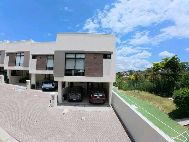 ÚNICA CASA EN VENTA EN MORAVIA URBANO. en San Vicente, Moravia, San José — ₡ 98 000 000 - Foto 2 de 20
