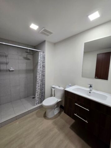 Tu nuevo hogar en las alturas: apartamento amoblado en La Uruca-San José-por $1,250 en Uruca, San José — $1,250 - Foto 3 de 15
