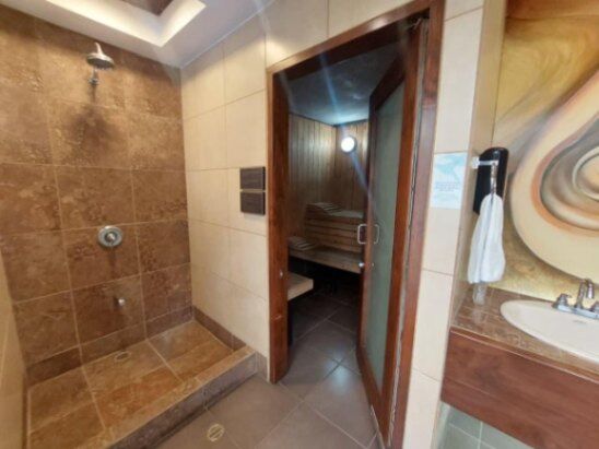 Se alquila espaciosos apartamento amoblado en La Sabana 26-507 en Mata Redonda, San José — $1,100