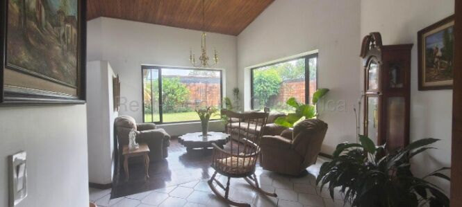 Venta de Casa en Curridabat. RAH 26-2000 PRECIO REBAJADO en Curridabat, San José — ₡ 297 000 000