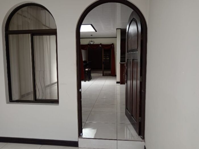 Hermosa casa uede ser suya en Tibas! in San Juan, Tibás, San José — ₡ 110 000 000