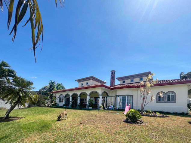 Se vende casa de lujo de una planta, Urb. La Caraña, Santa Ana (AD). in Piedades, Santa Ana, San José — $725,000