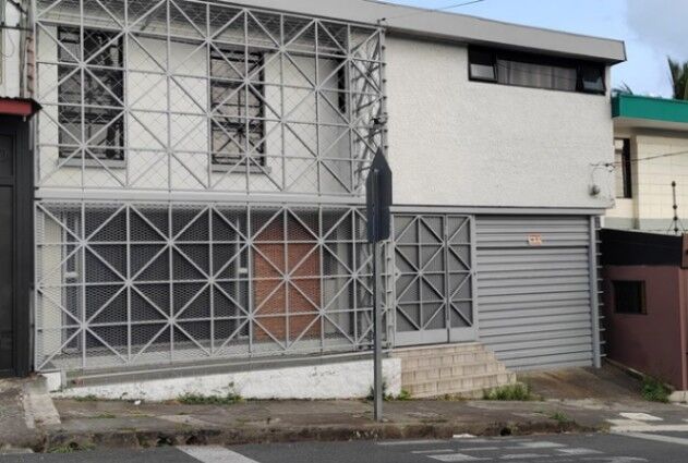 Se vende espaciosa casa de 2 plantas en Ipis San José 25-1741 in Ipís, Goicoechea, San José — $200,000