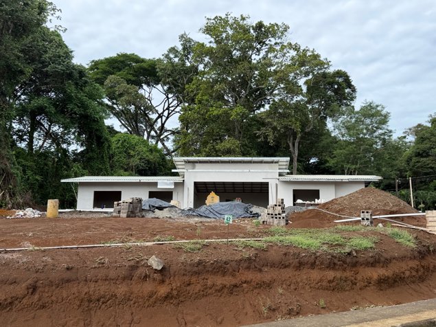 Elegante Santuario de 3 Habitaciones con Piscina Privada en Atenas, Alajuela — $550,000 - Foto 2 de 18