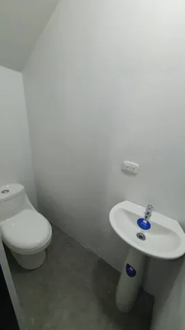Apartamento de 2 habitaciones con parqueo en el centro de Alajuela en Alajuela — ₡ 300 000