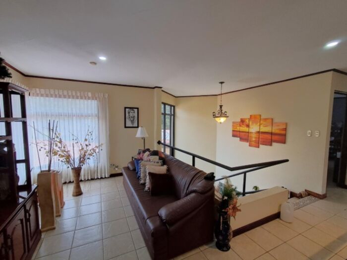 Venta de Casa en San Rafael de Heredia. RAH 25-1819 en San Rafael, Heredia — $975,000