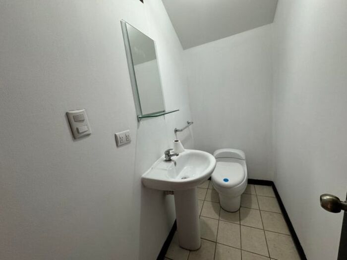 Venta de Casa en Belén, Heredia. RAH 25-1028 en San Antonio, Belén, Heredia — $250,000