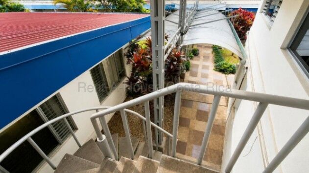 Venta de Lote + Bodega y Oficinas en Zapote-San José. RAH 27-134 en Zapote, San José — $1,200,000