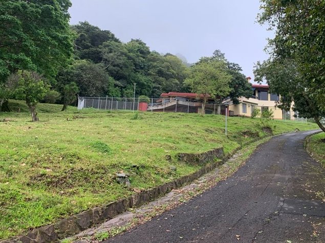 Santa Ana. Terreno de 4.8 hectareas ZRMD. Para desarrollo de casas en Santa Ana, San José — $1,800,000