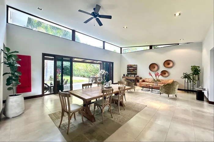 Venta casa contemporánea de lujo en condominio, Santa Ana. (FAU) en Uruca, Santa Ana, San José — $1,250,000 - Foto 2 de 24