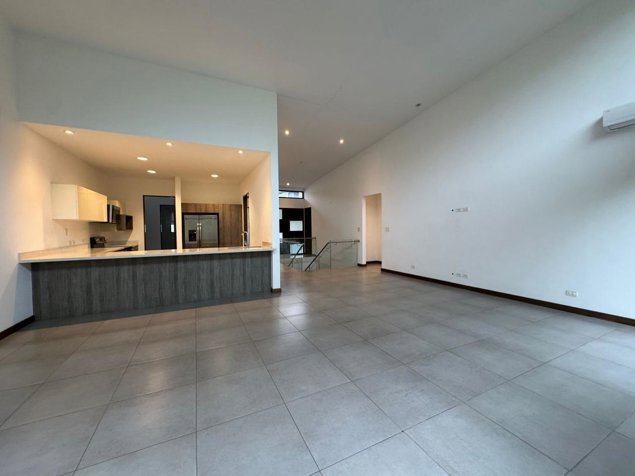 Casa en venta en Condominio Los Laureles 527 en Escazú, San José — $715,000 - Foto 2 de 21