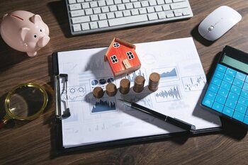 Asegura tu futuro inmobiliario con decisiones financieras inteligentes · Finanzas y Planeación