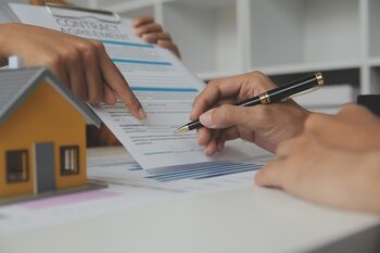 Aspectos a considerar para asegurar tu inversión en bienes raíces · Proceso de Compra