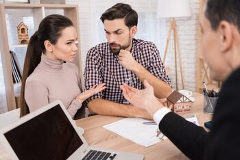 Abusive clauses in home buying and how to avoid legal conflicts. · Legal Aspects