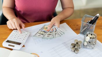 Cómo asegurarte de que tu inversión en vivienda sea segura y rentable · Finanzas y Planeación