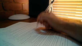 How to interpret the clauses of a legal document