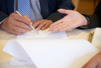 Hidden rights and duties in the signing of legal contracts