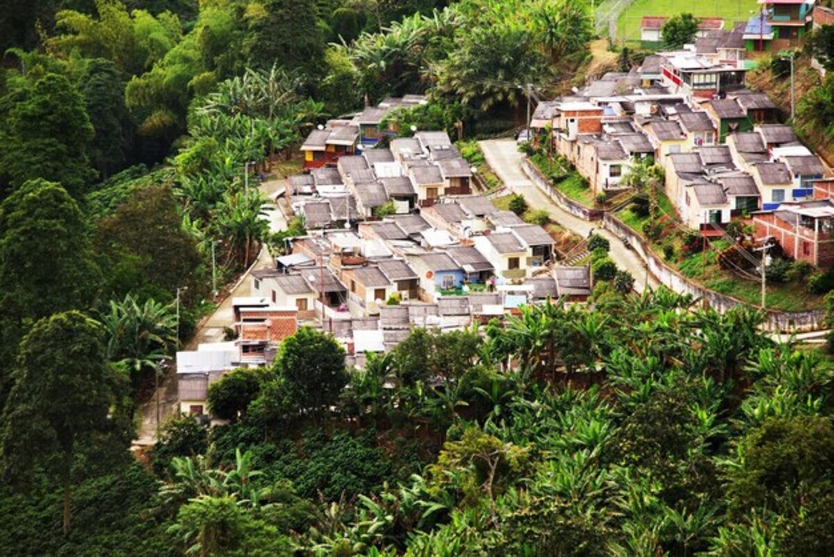 Explore the advantages of living in condominiums in Costa Rica.