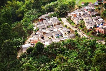 Explore the advantages of living in condominiums in Costa Rica. · Lifestyle